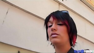 Gangbang de folie ! 8 mecs pour Kenza ! [